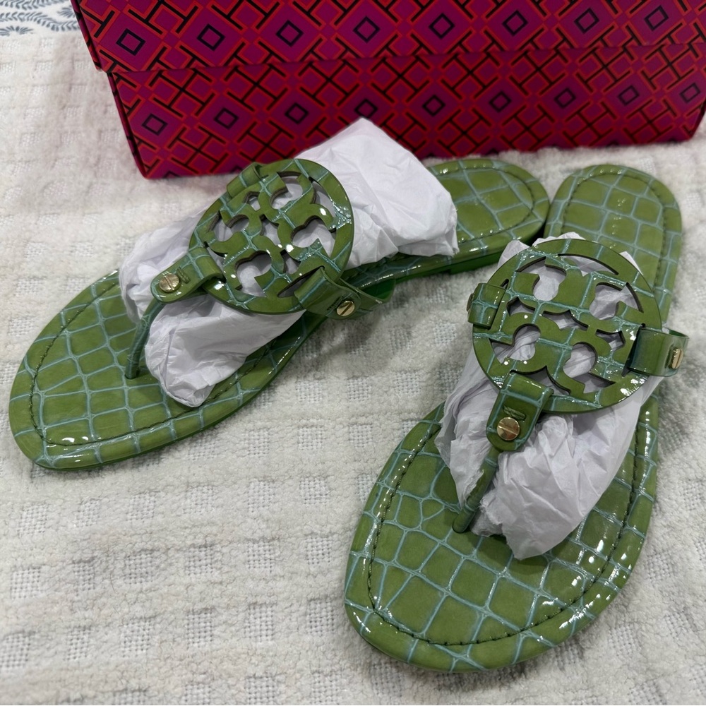 Tory Burch Iconic Croc-Embossed Leather Sandals in Jolly Green, LIKE-NEW! - Picture 9 of 11